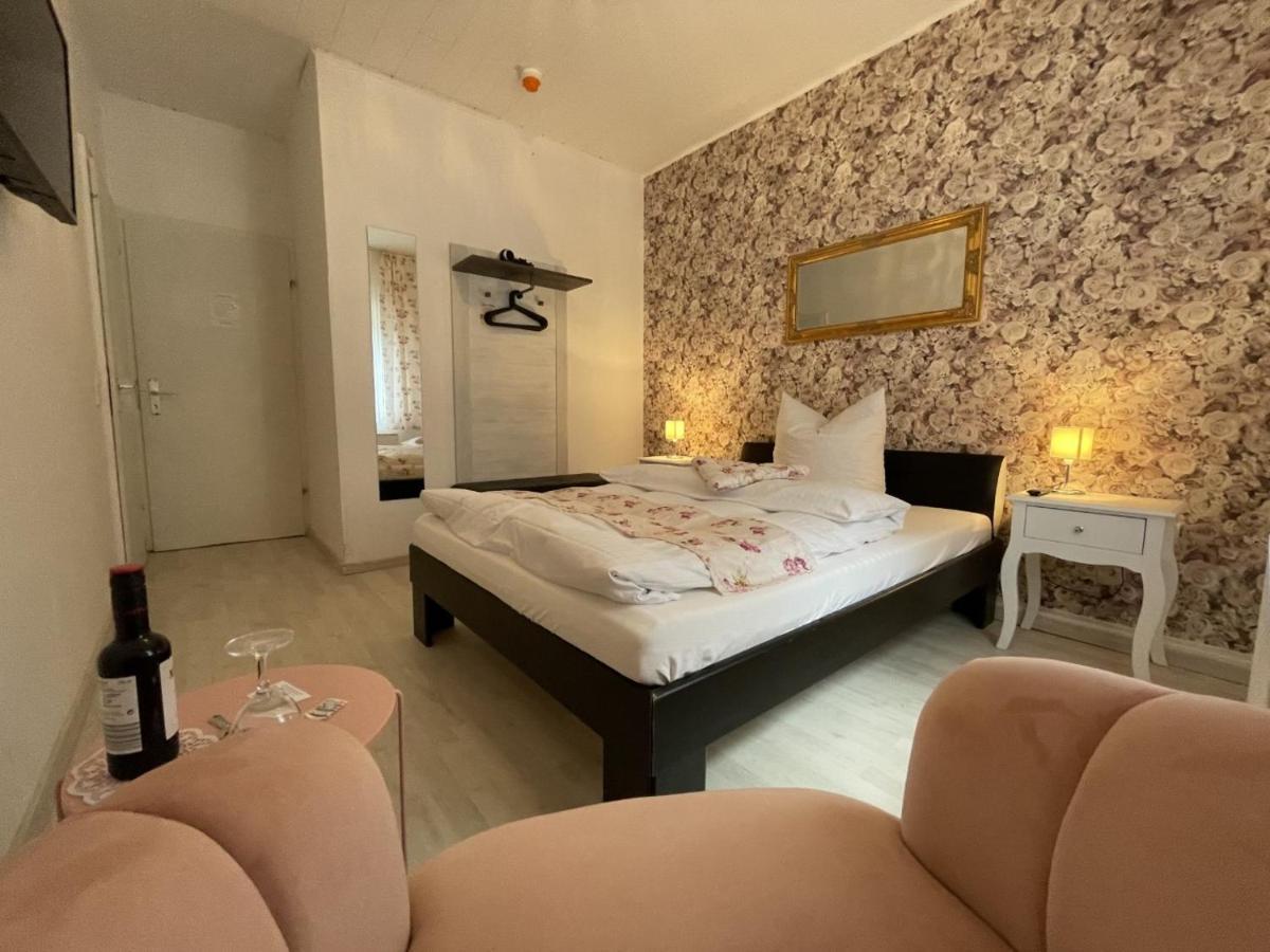 Astoria Hotel Bad Wildstein ทราเบิน-ทราร์บาค ภายนอก รูปภาพ