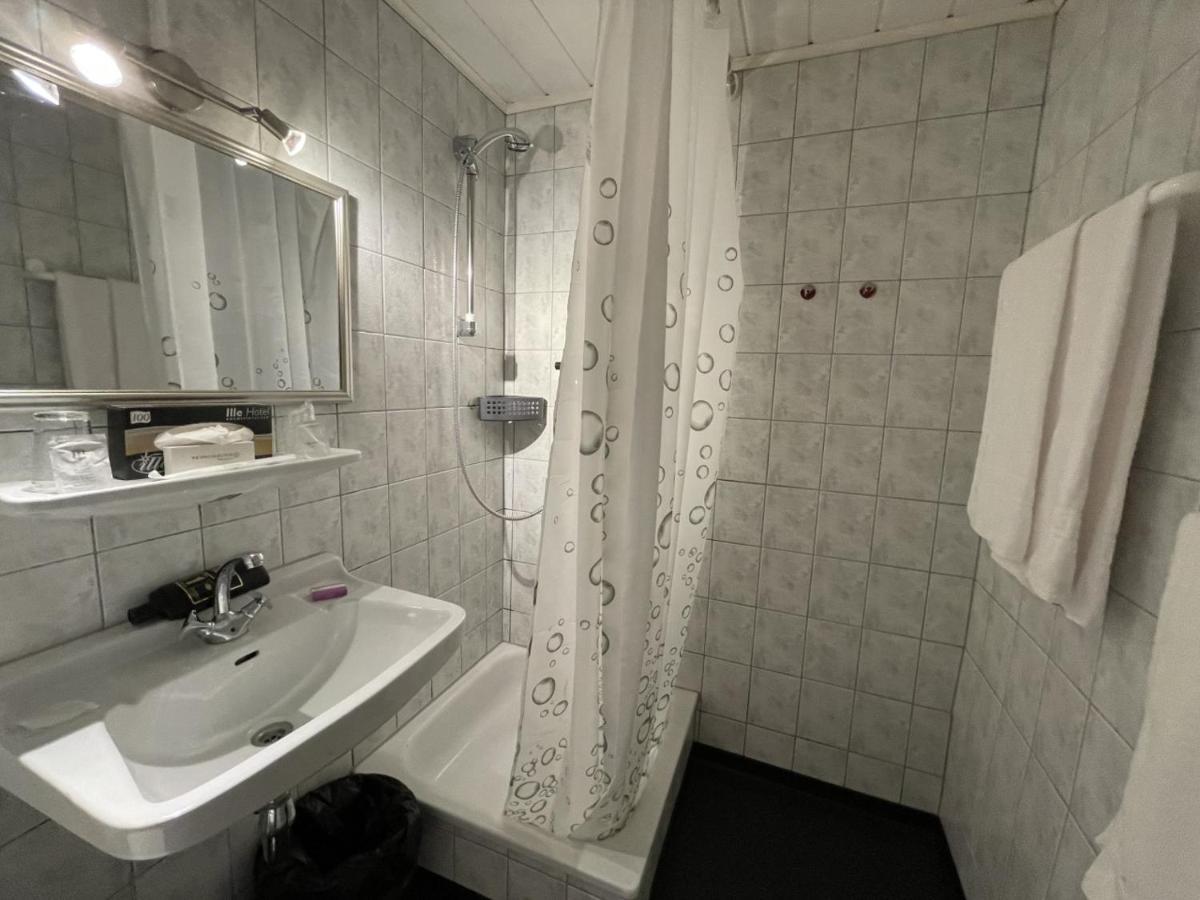 Astoria Hotel Bad Wildstein ทราเบิน-ทราร์บาค ภายนอก รูปภาพ