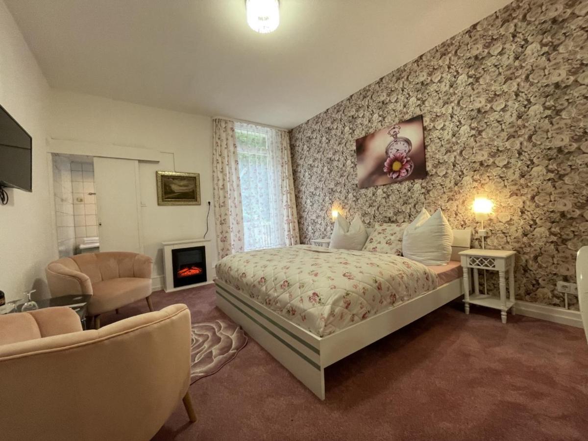 Astoria Hotel Bad Wildstein ทราเบิน-ทราร์บาค ภายนอก รูปภาพ