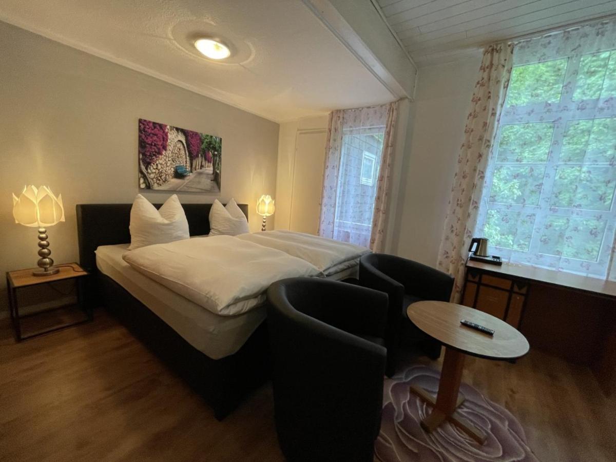 Astoria Hotel Bad Wildstein ทราเบิน-ทราร์บาค ภายนอก รูปภาพ