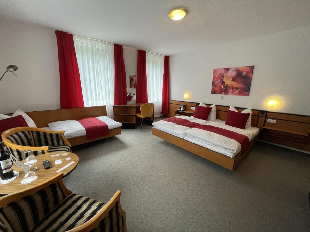 Astoria Hotel Bad Wildstein ทราเบิน-ทราร์บาค ภายนอก รูปภาพ
